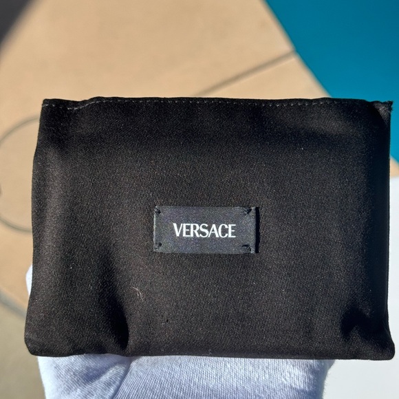 Versace Calfskin Quilted Medusa Card holder Full Inclusion - Picture 9 of 14